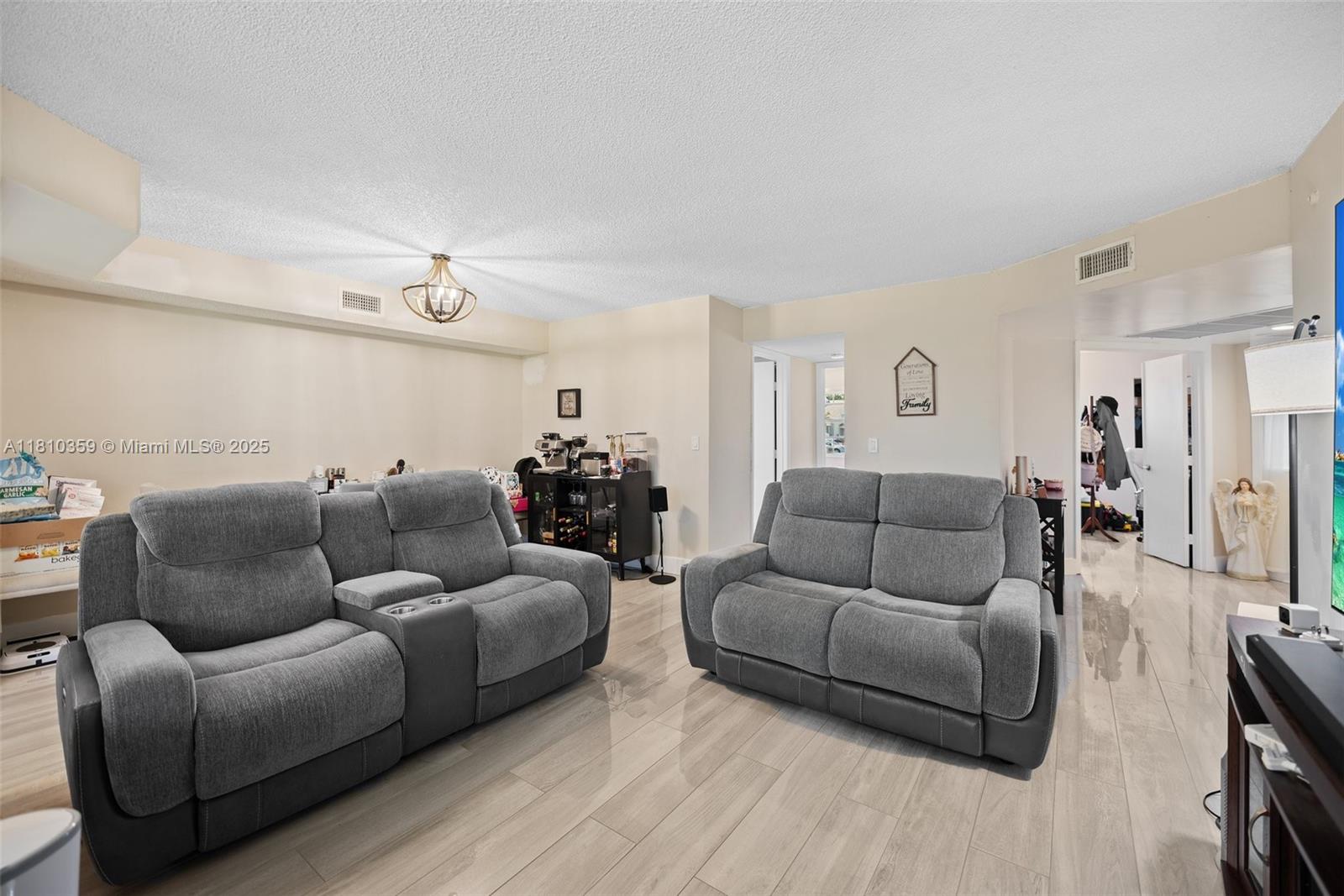 KEYS GATE CONDO NO ONE - Residential