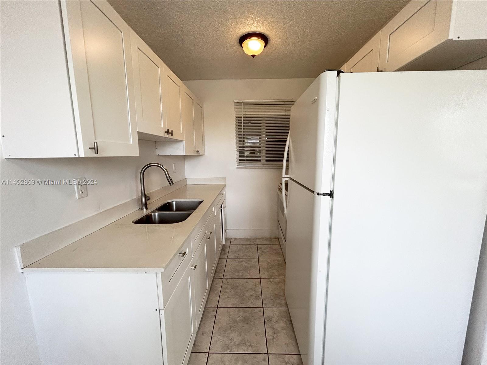 Apply today and we'll credit the $75 application fee toward your rent when you move in!
Modern and super spacious 2 bed x 1 bath apartment!
It includes central air conditioning, which ensures a cool and comfortable environment, and tile floors, which are attractive and easy to clean and maintain. The kitchen is equipped with stylish appliances, giving a modern touch to the space. Laundry facilities are conveniently located on each floor of the building. Additionally, there is an elevator available in the building. The property is gated, ensuring a safe and private living environment.
Ask about our deposit alternative program!
It's a super easy application process. We make it easy for you; request it now!