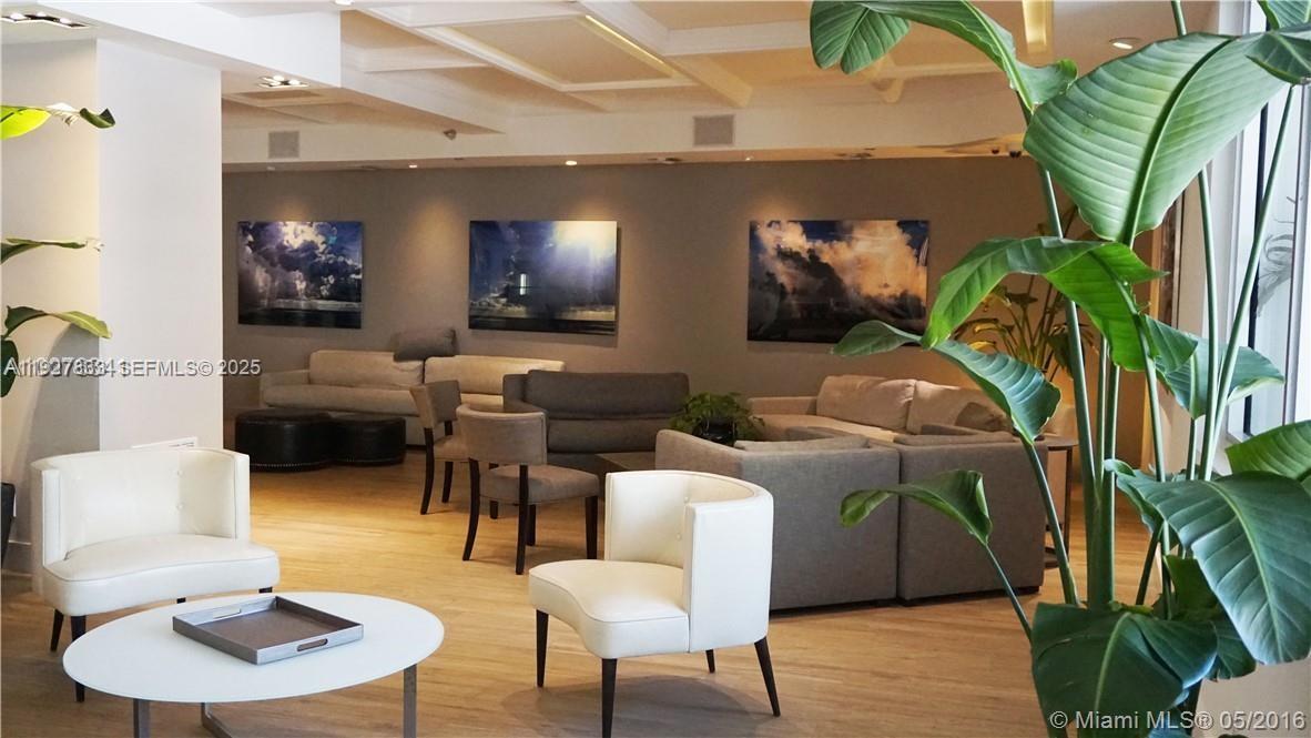 THE DECOPLAGE CONDO - Residential