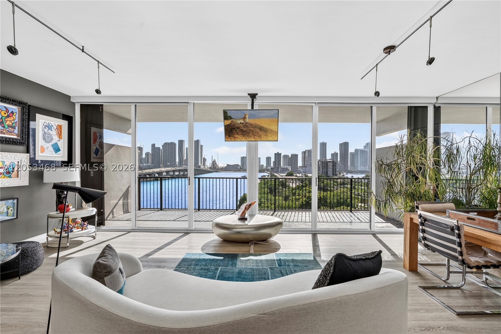 1000 Venetian Way