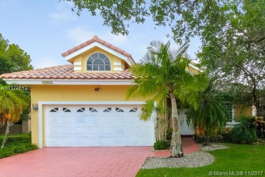 A ranch style home in Eagle Trace with great potential. This spacious 2 bedroom, 2.5 bath home has tile flooring throughout, open floor plan with vaulted ceilings and a back yard pool to enjoy FL's hot summer days. Needs updating and work, but opportunity to make it your own.