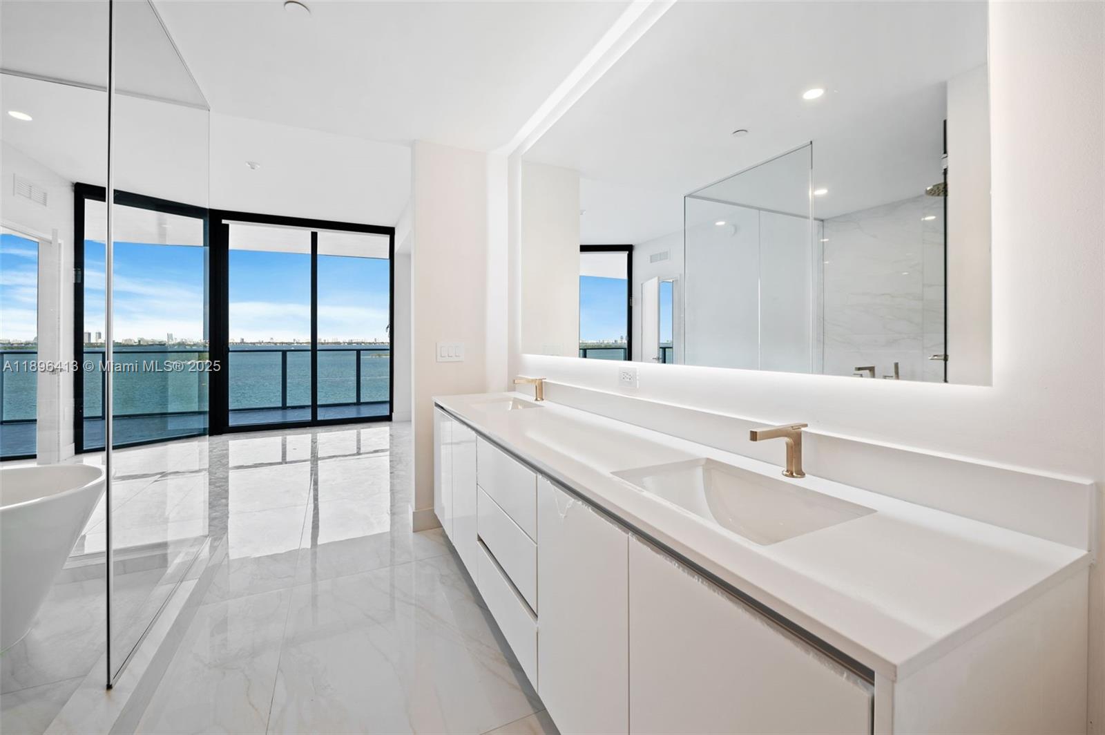 ARIA RESERVE - Residential Lease