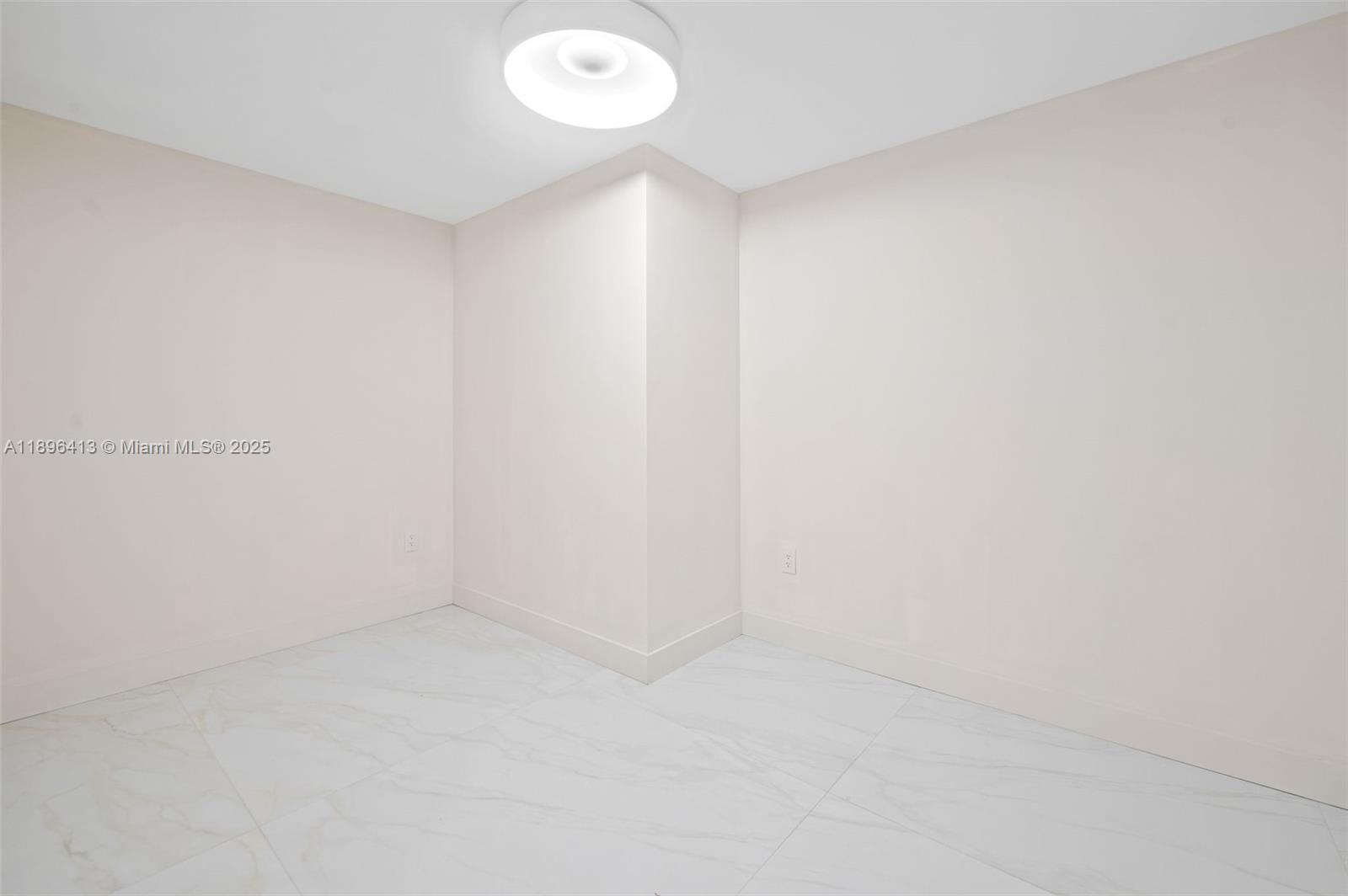 ARIA RESERVE - Residential Lease