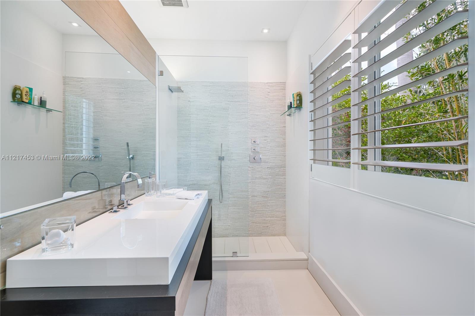 MASHTA ISLAND A REPLAT OF - Residential