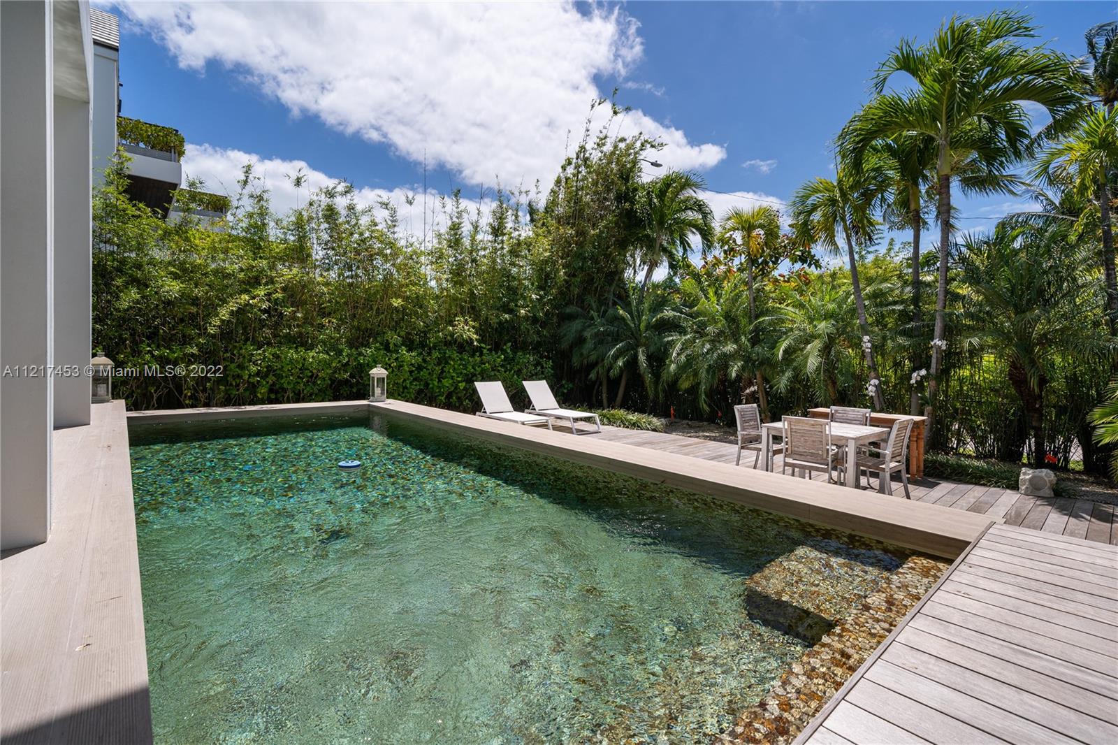 MASHTA ISLAND A REPLAT OF - Residential