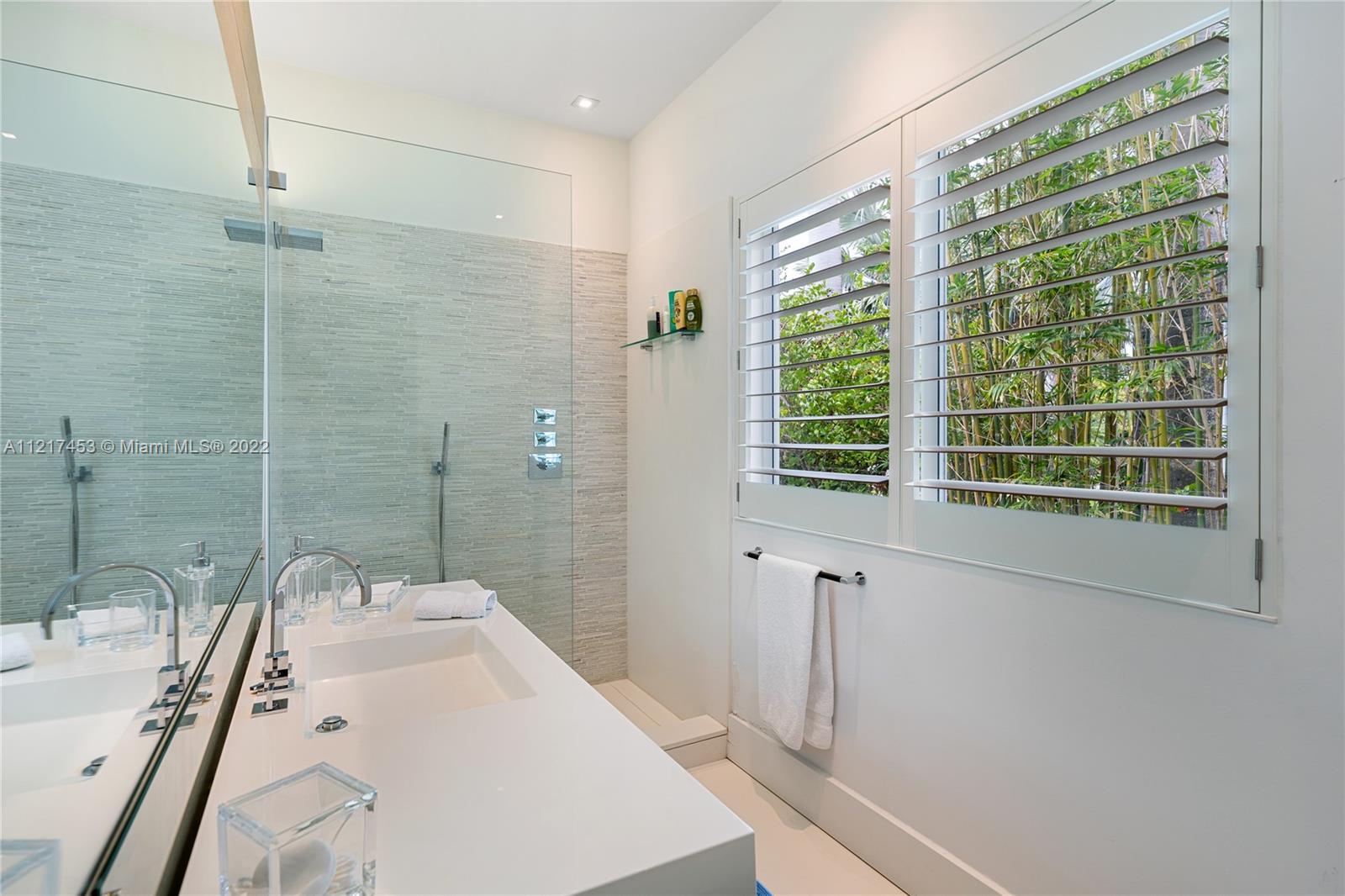 MASHTA ISLAND A REPLAT OF - Residential