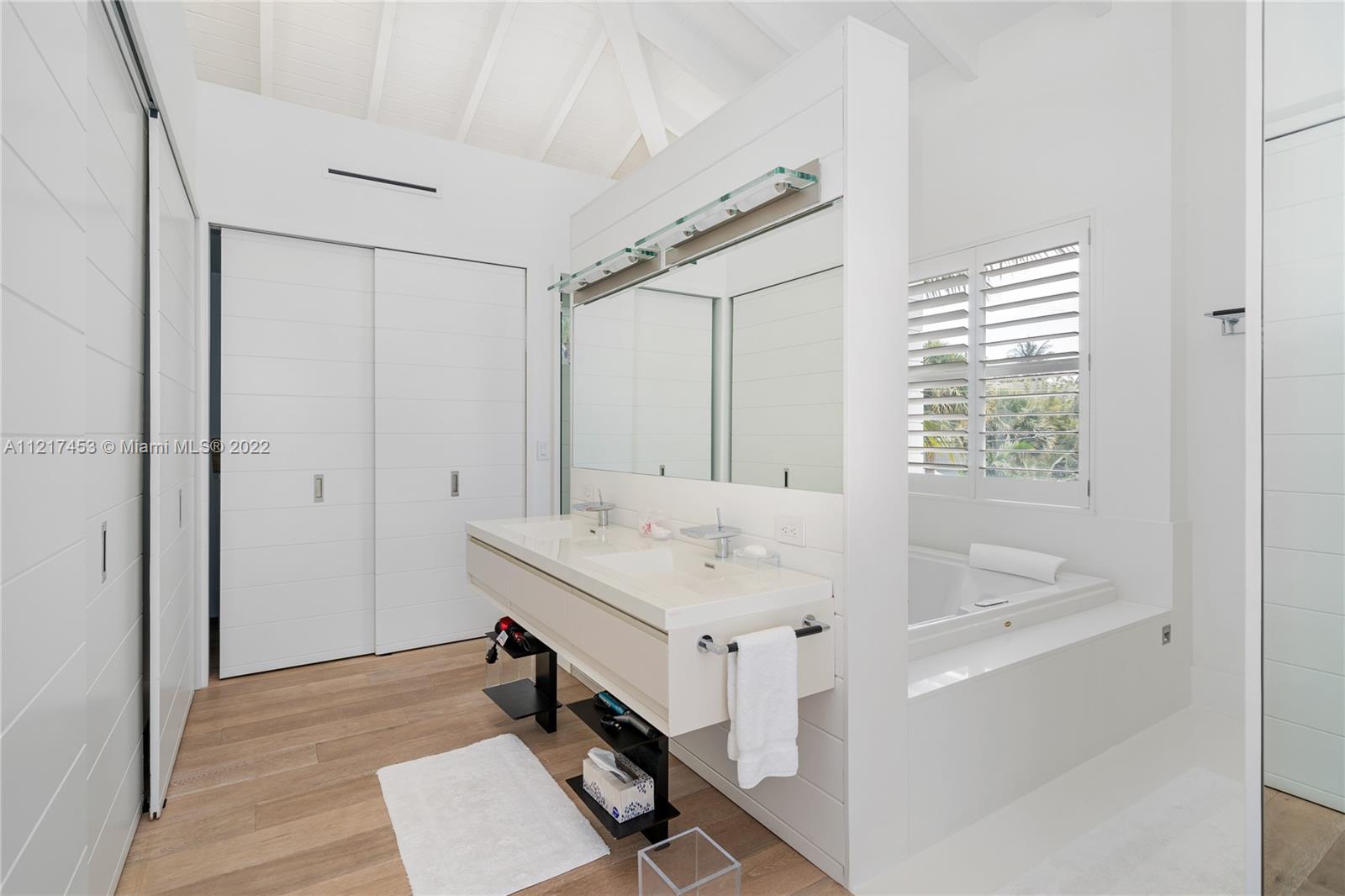 MASHTA ISLAND A REPLAT OF - Residential