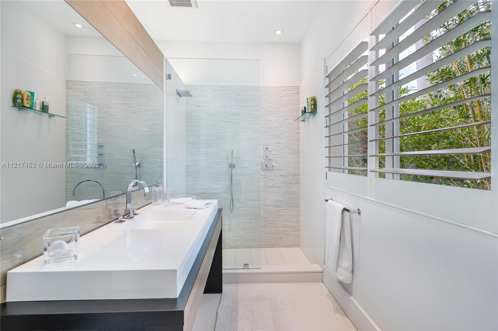 MASHTA ISLAND A REPLAT OF - Residential