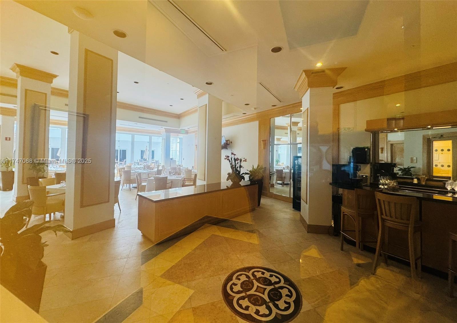 MAJESTIC TOWER - Residential