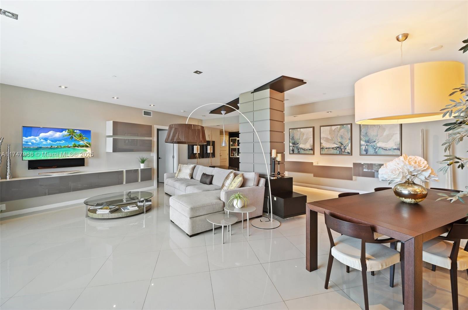 MAJESTIC TOWER - Residential