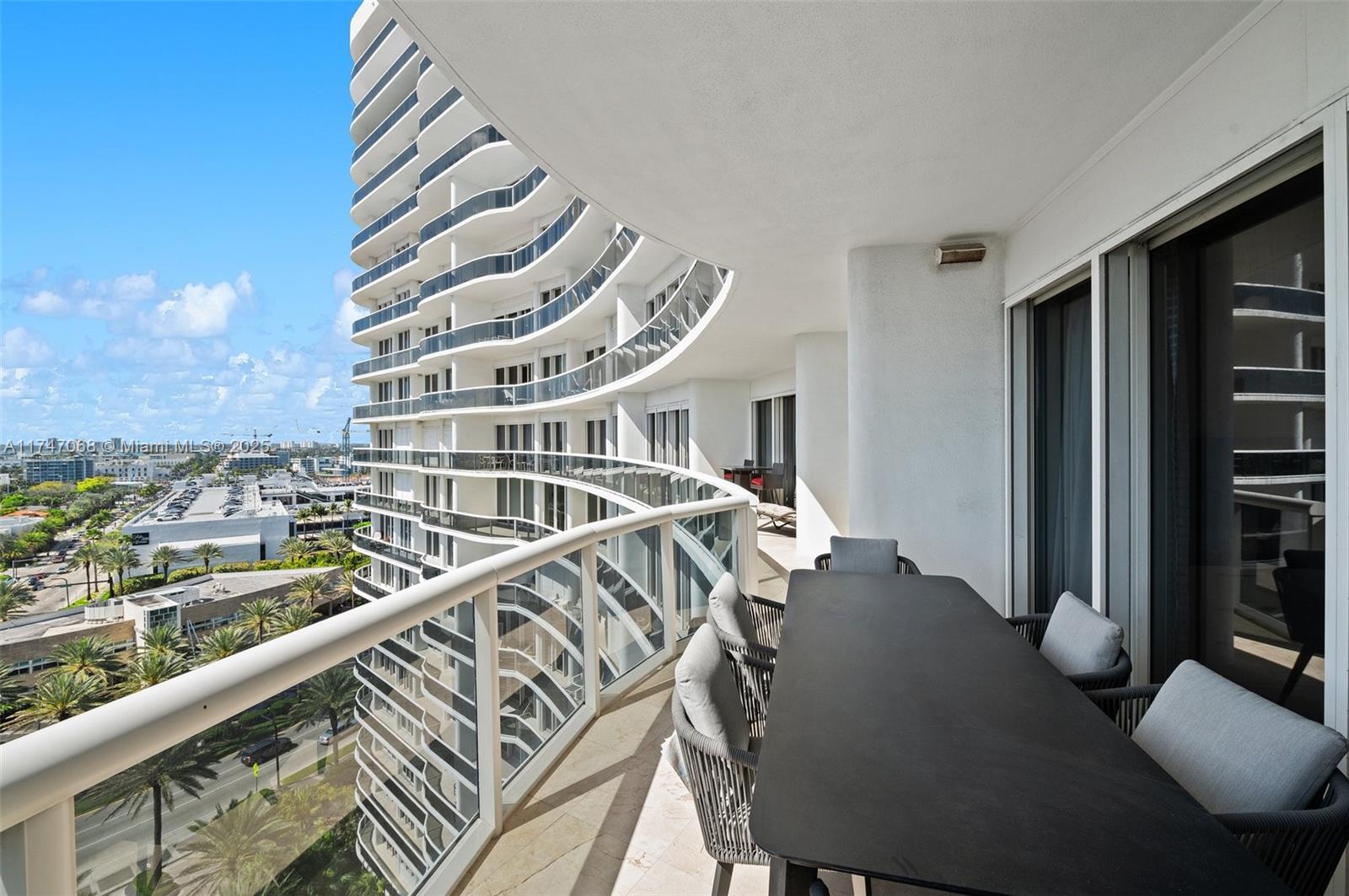 MAJESTIC TOWER - Residential
