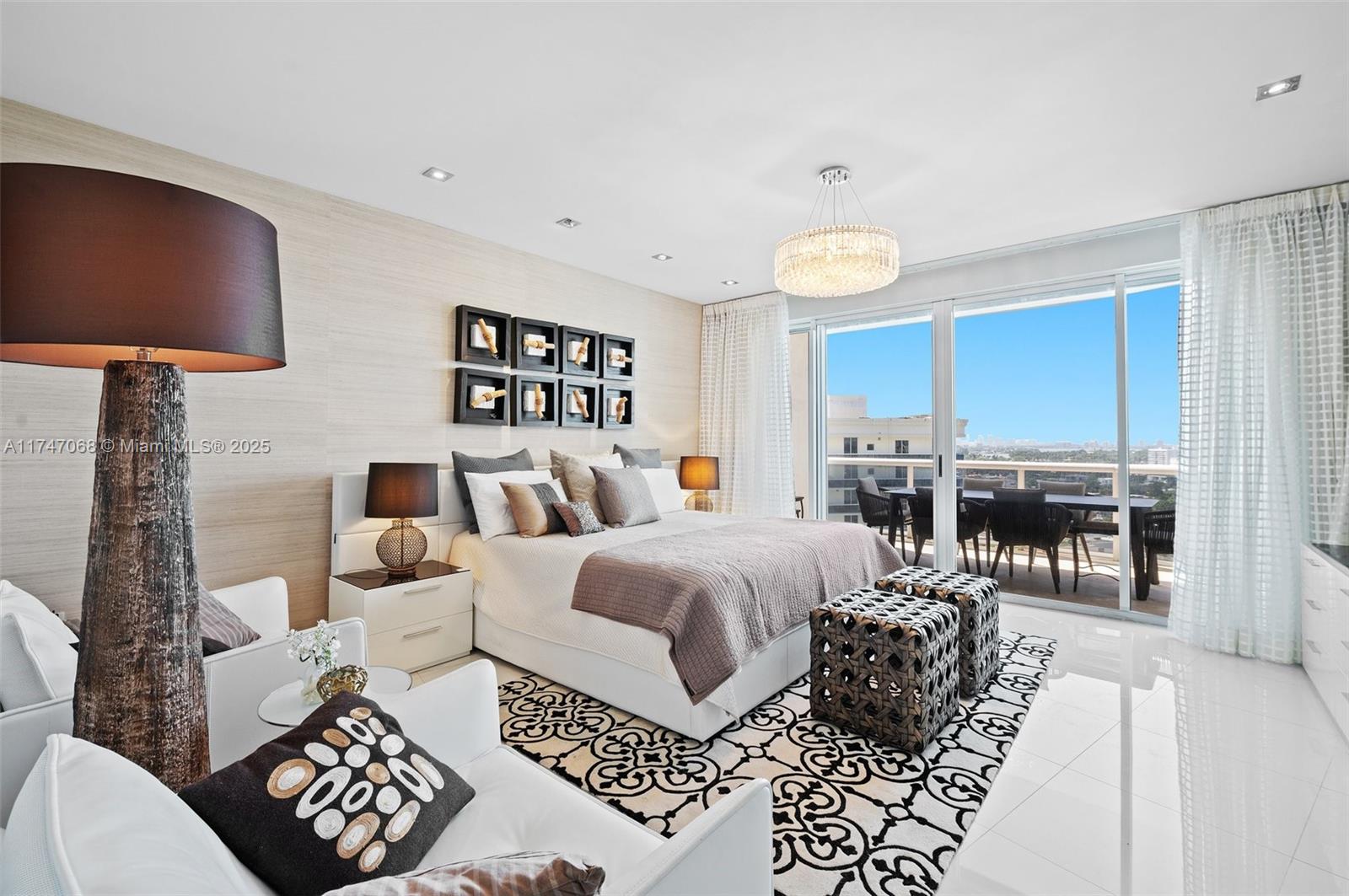 MAJESTIC TOWER - Residential