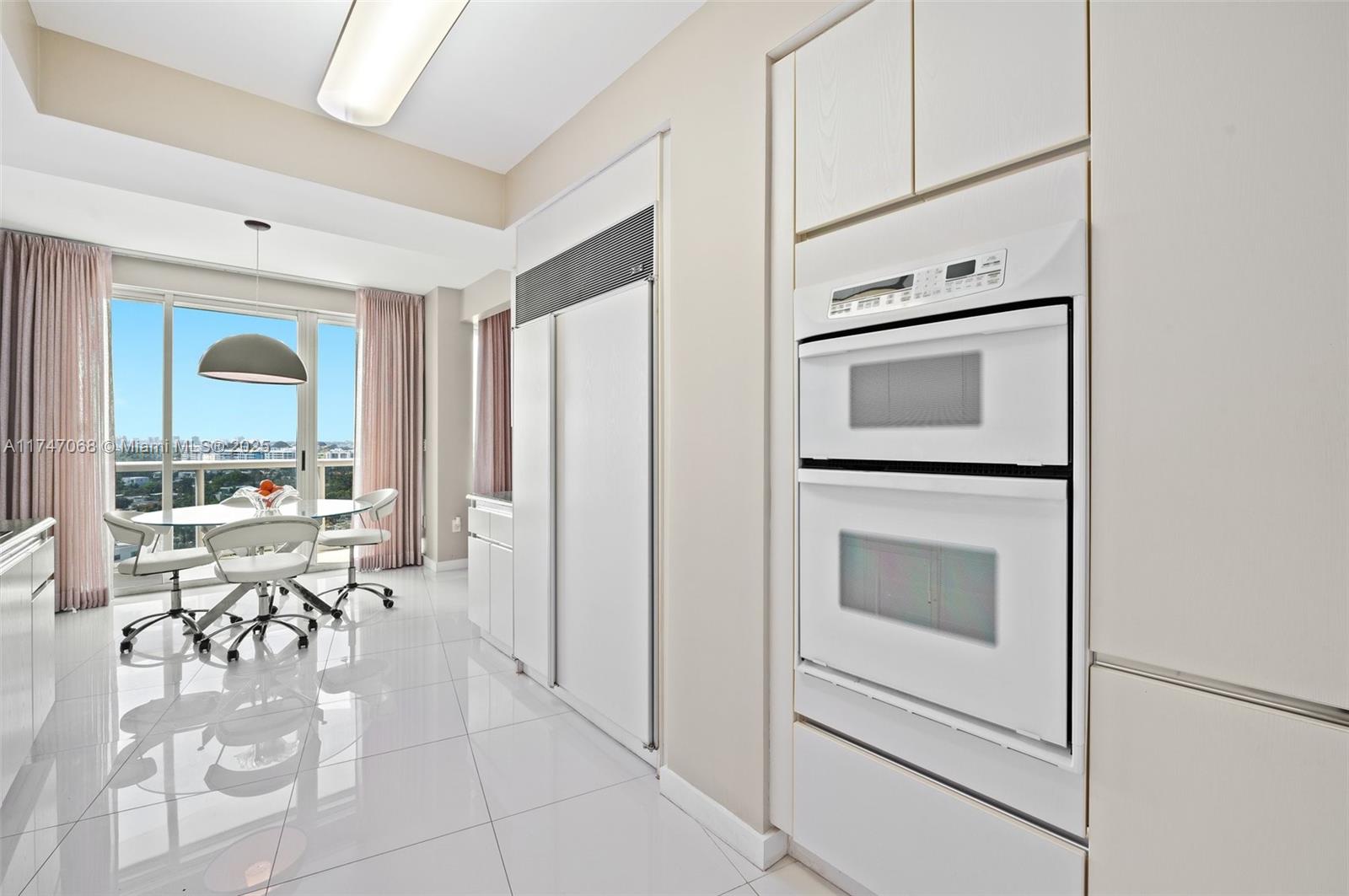 MAJESTIC TOWER - Residential