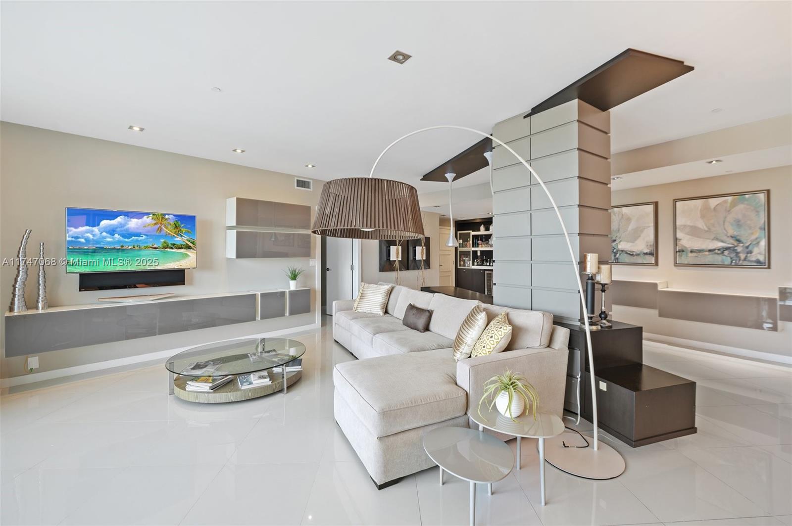 MAJESTIC TOWER - Residential