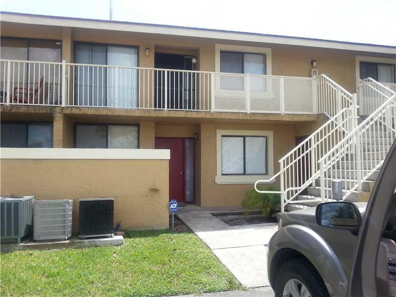 Back on the market!!! Available for immediate move in. Beautiful, well-kept unit. Ready for move in.
