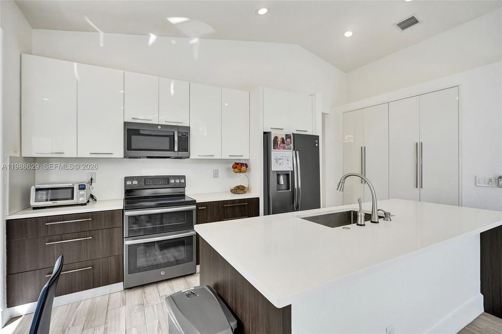 Photo of 4928 SW 33rd Way, Hollywood, FL 33312 (MLS # A11988629)
