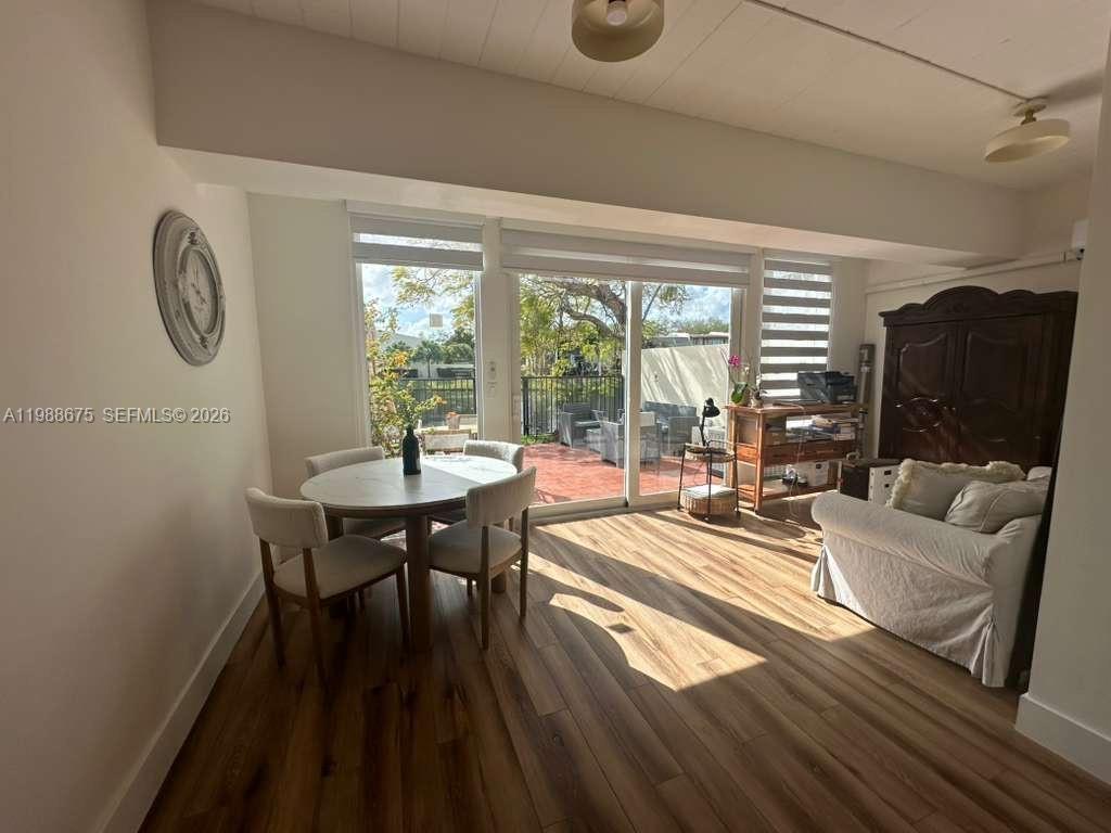 SUNSET PARK LAKE VILLAS S - Residential