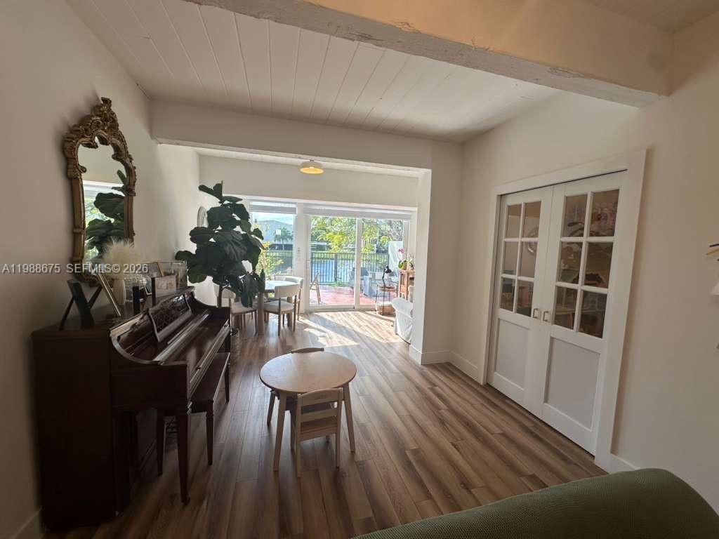 SUNSET PARK LAKE VILLAS S - Residential