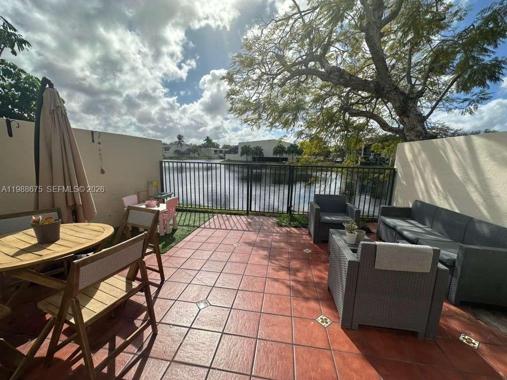 SUNSET PARK LAKE VILLAS S - Residential