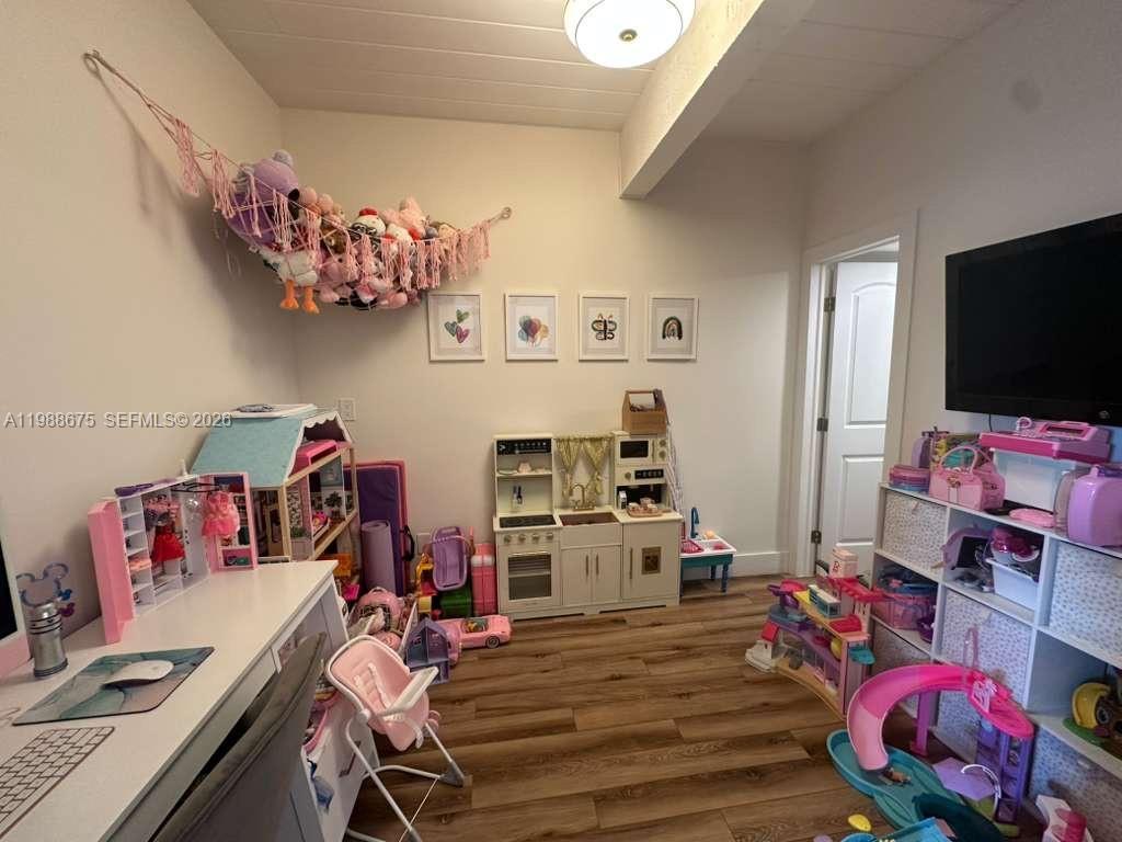 SUNSET PARK LAKE VILLAS S - Residential