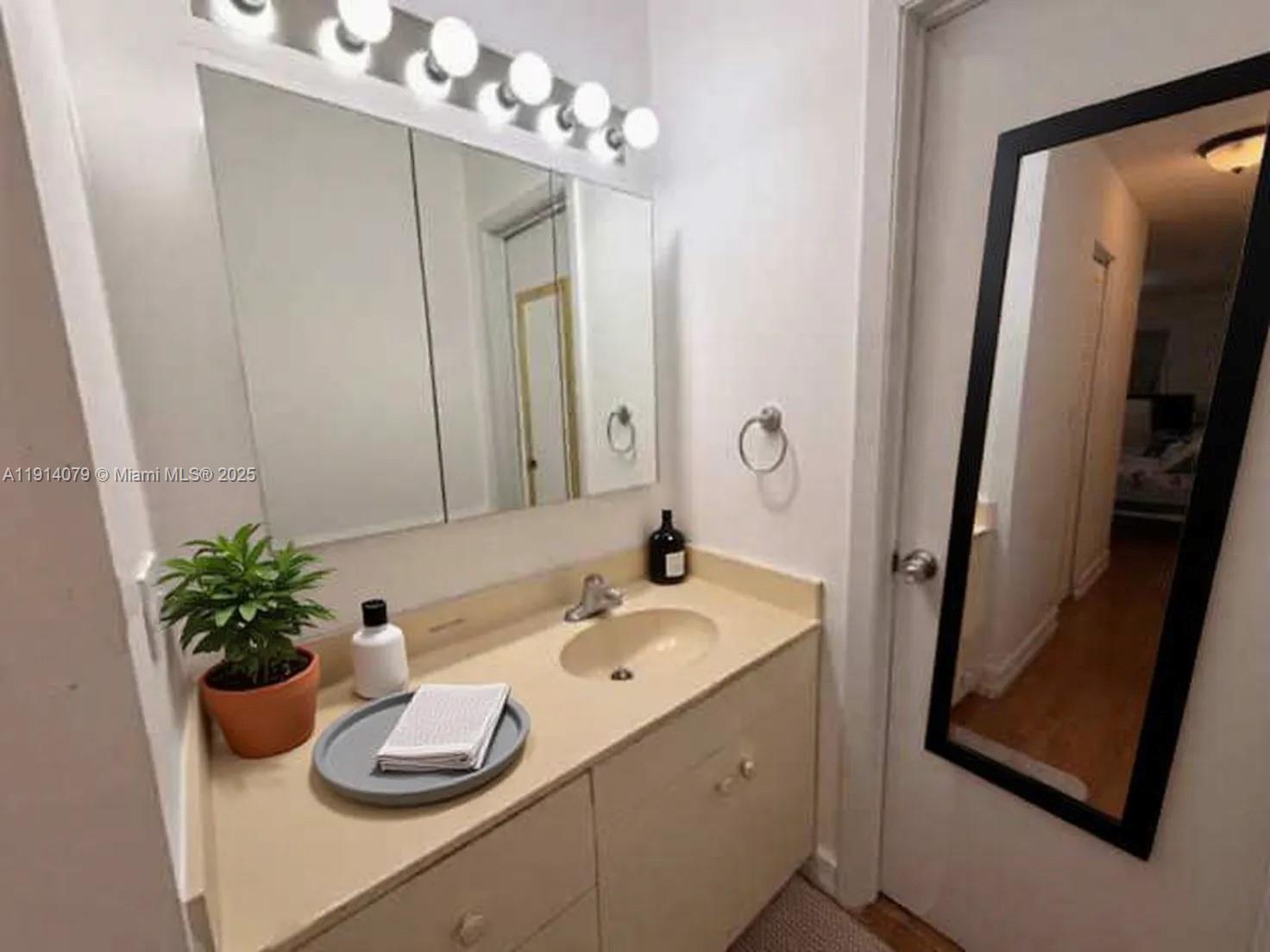 WESTLAND-EDEN CONDO I - Residential Lease