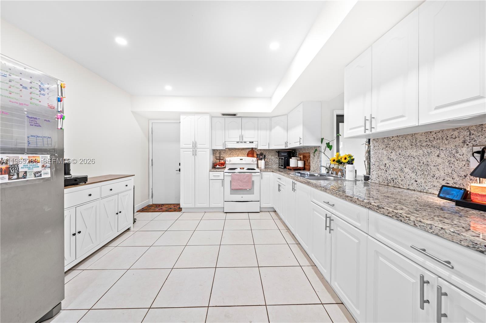 PALM SPRINGS LAKES 5TH AD - Residential Lease