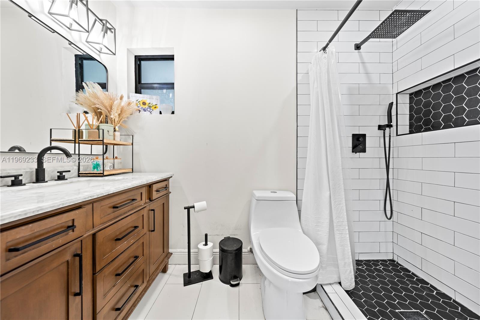 PALM SPRINGS LAKES 5TH AD - Residential Lease