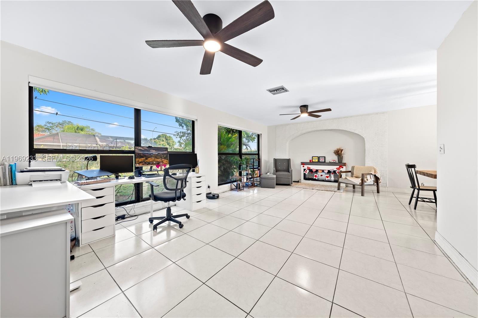 PALM SPRINGS LAKES 5TH AD - Residential Lease