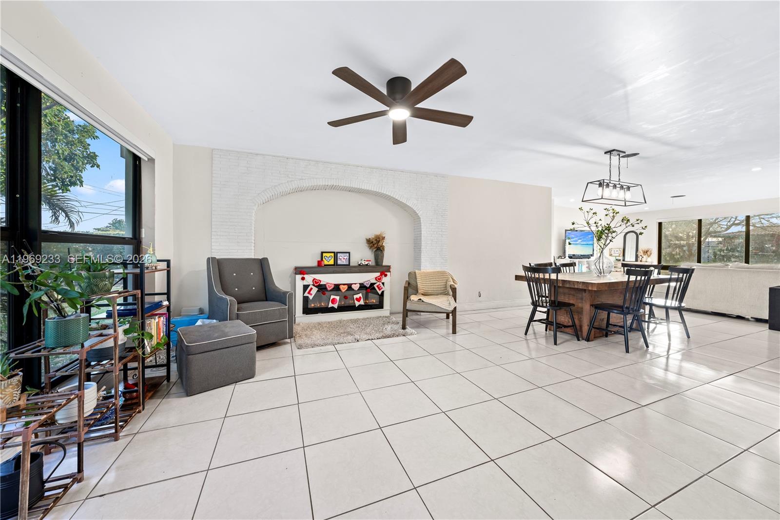 PALM SPRINGS LAKES 5TH AD - Residential Lease