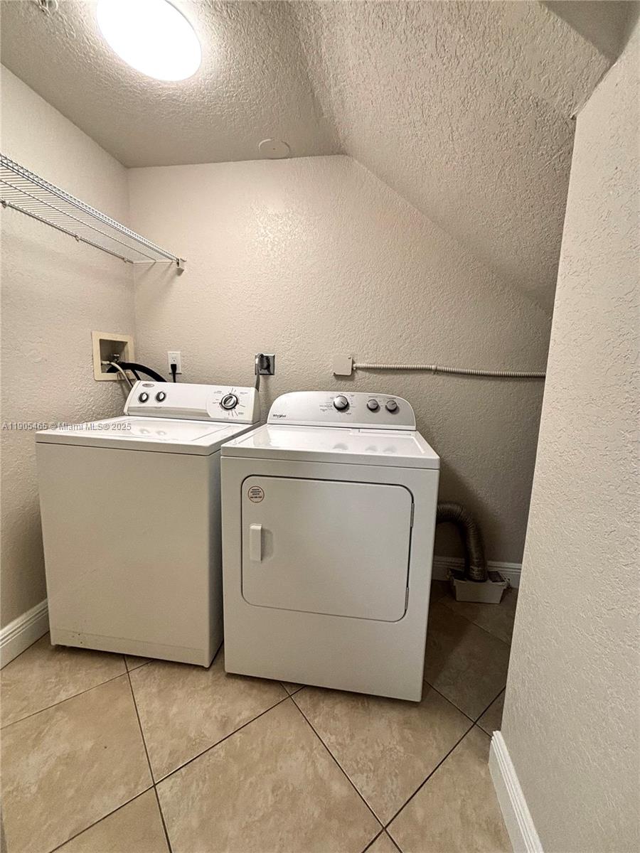 VILLAS DE TUSCANY CONDO - Residential Lease