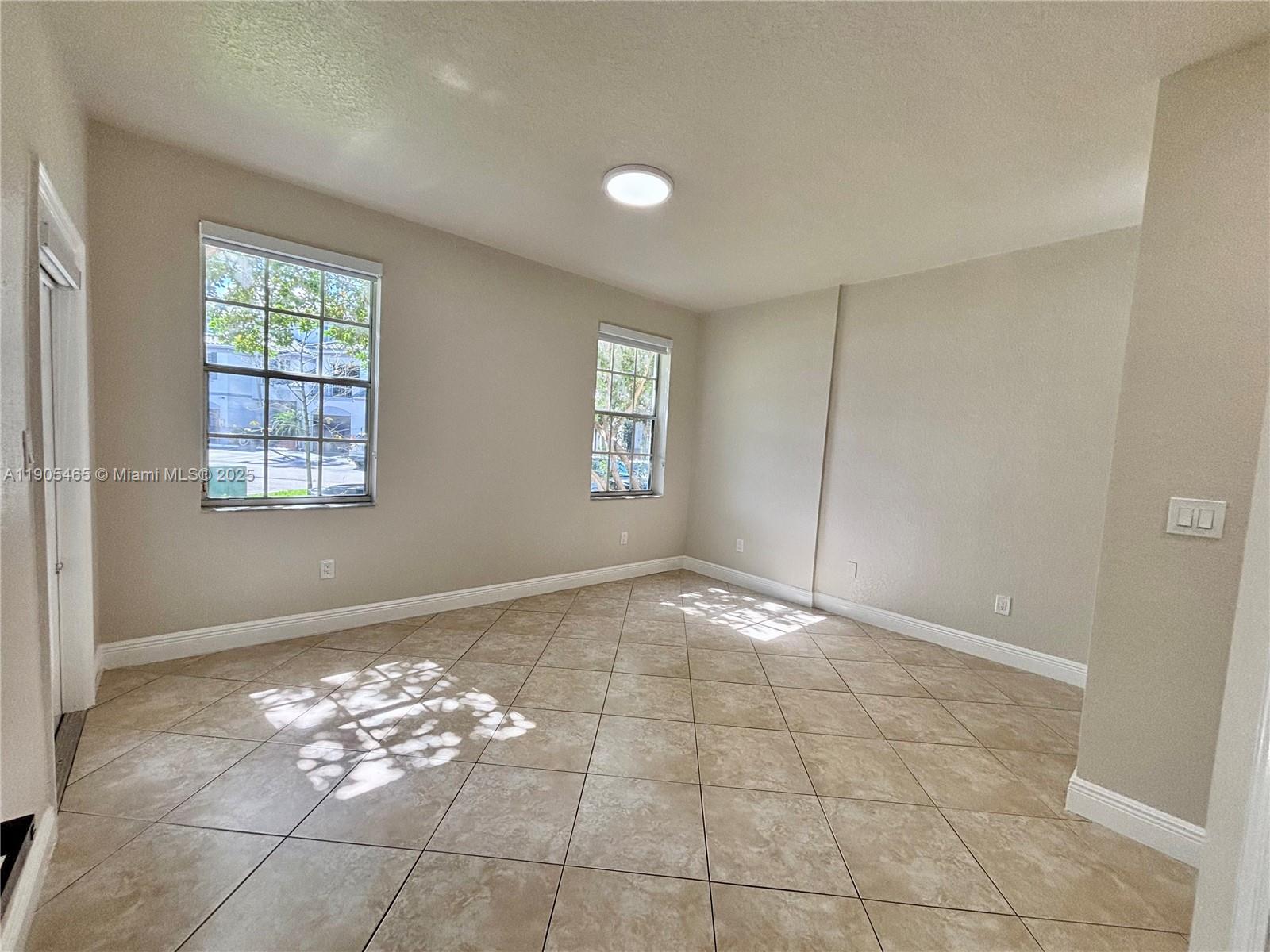 VILLAS DE TUSCANY CONDO - Residential Lease