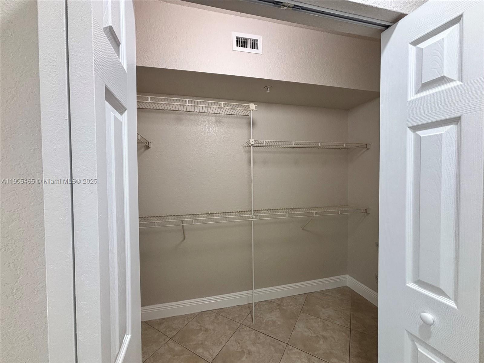 VILLAS DE TUSCANY CONDO - Residential Lease