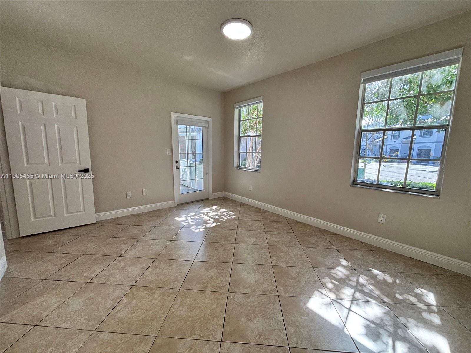 VILLAS DE TUSCANY CONDO - Residential Lease