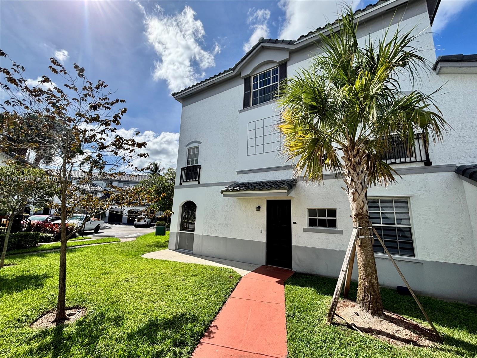 VILLAS DE TUSCANY CONDO - Residential Lease