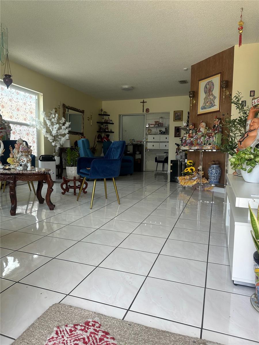 LAGUNA PONDS SEC I - Residential