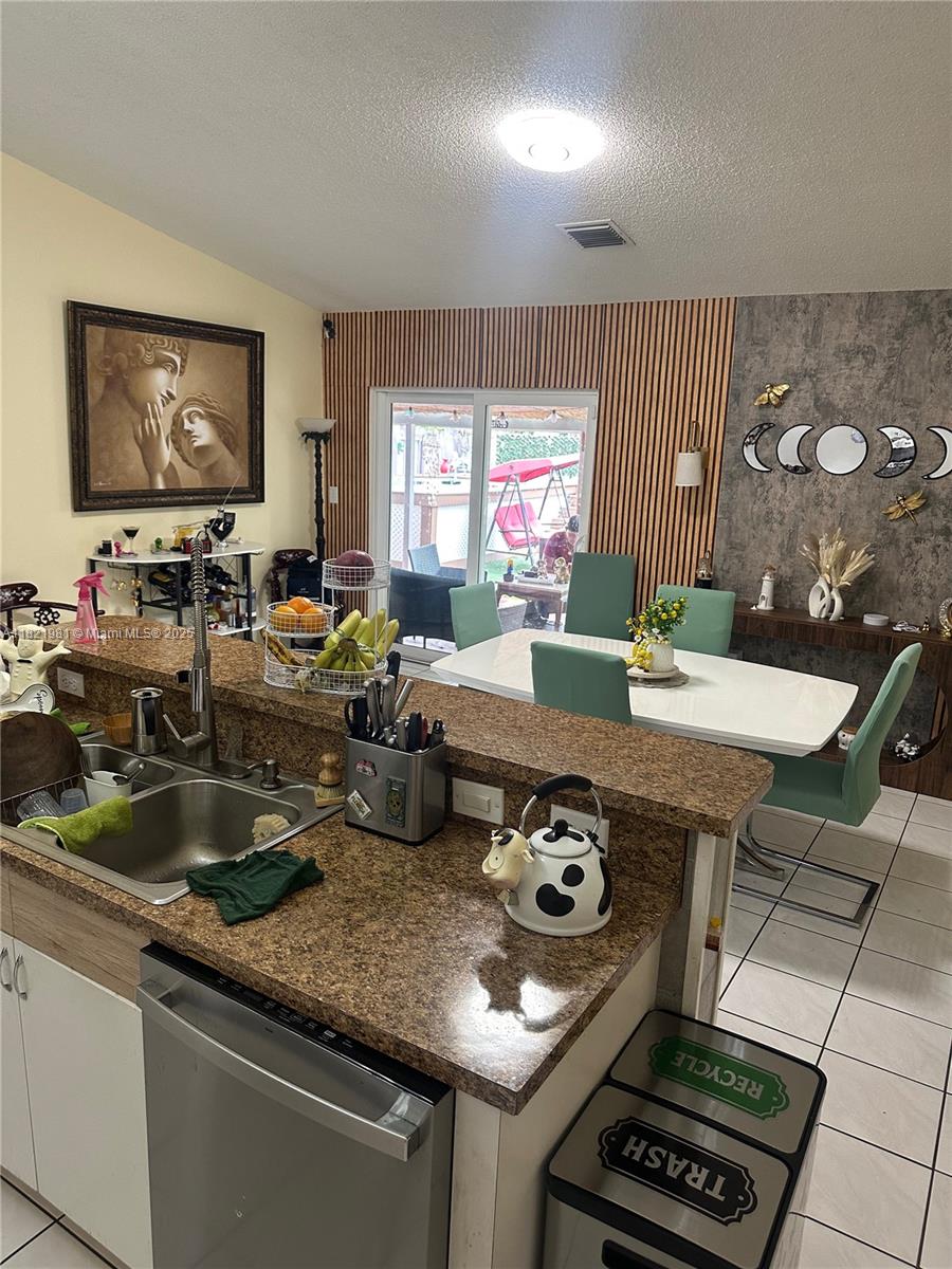 LAGUNA PONDS SEC I - Residential