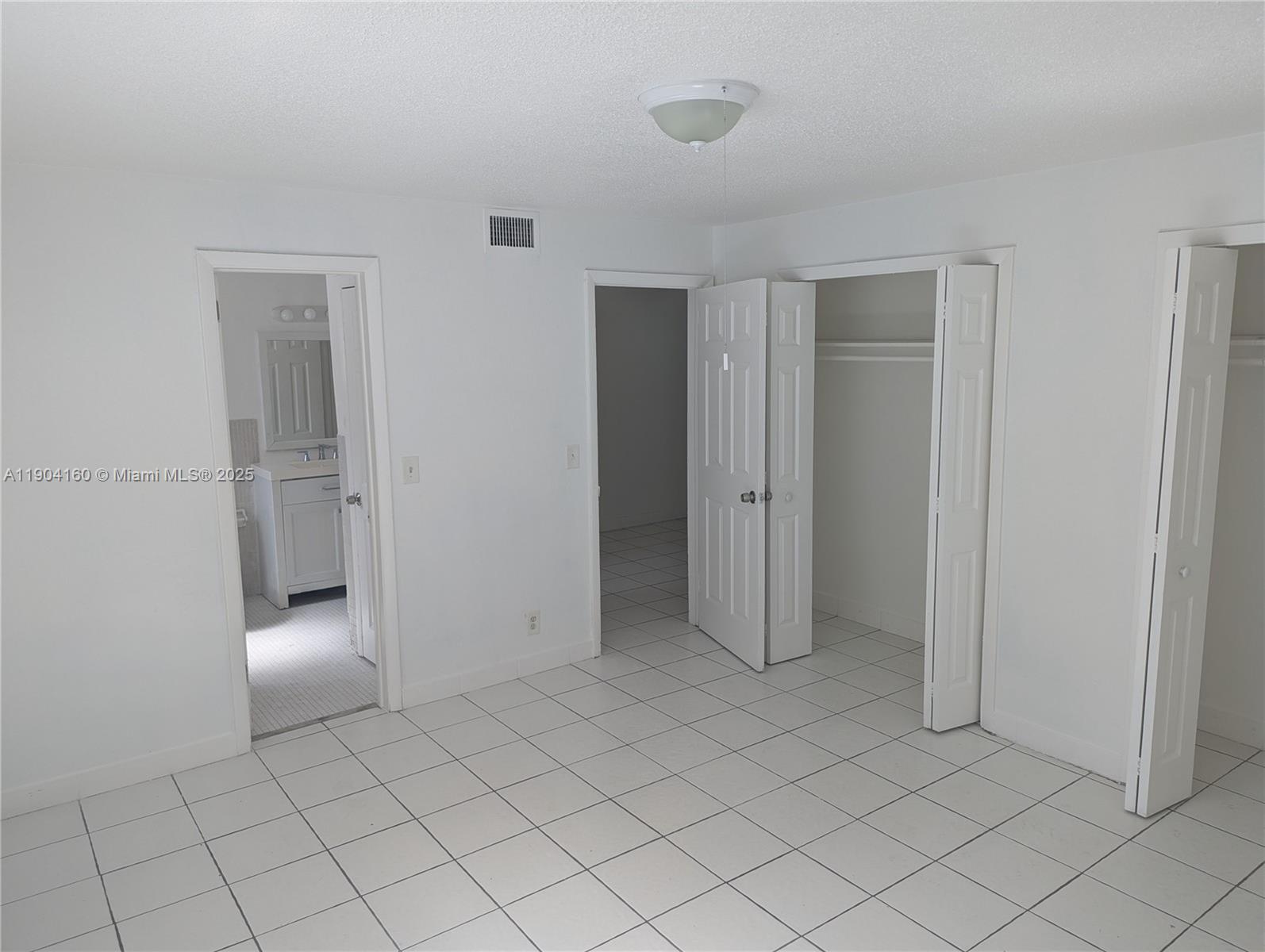 NORTH HOLLYWOOD - Residential Lease