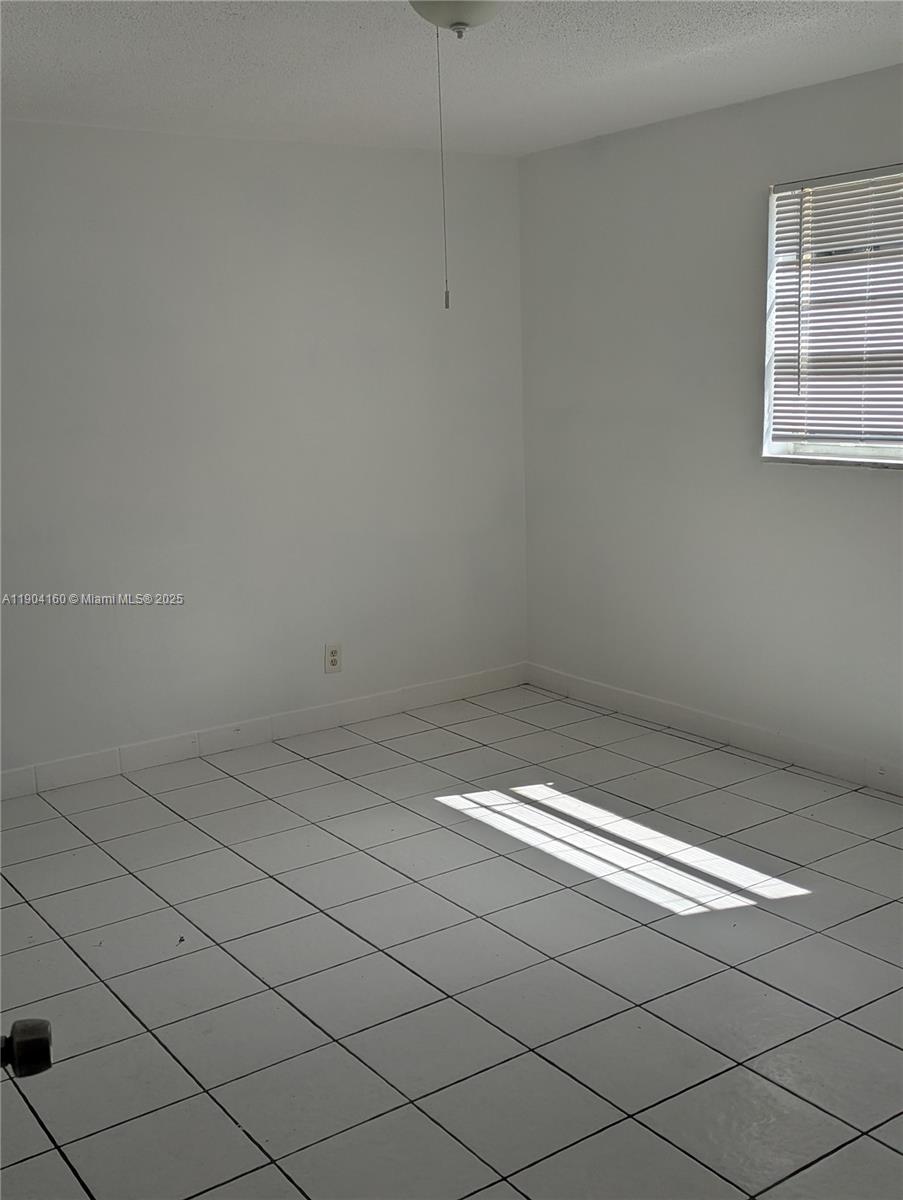 NORTH HOLLYWOOD - Residential Lease