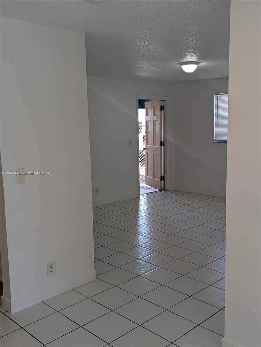 NORTH HOLLYWOOD - Residential Lease