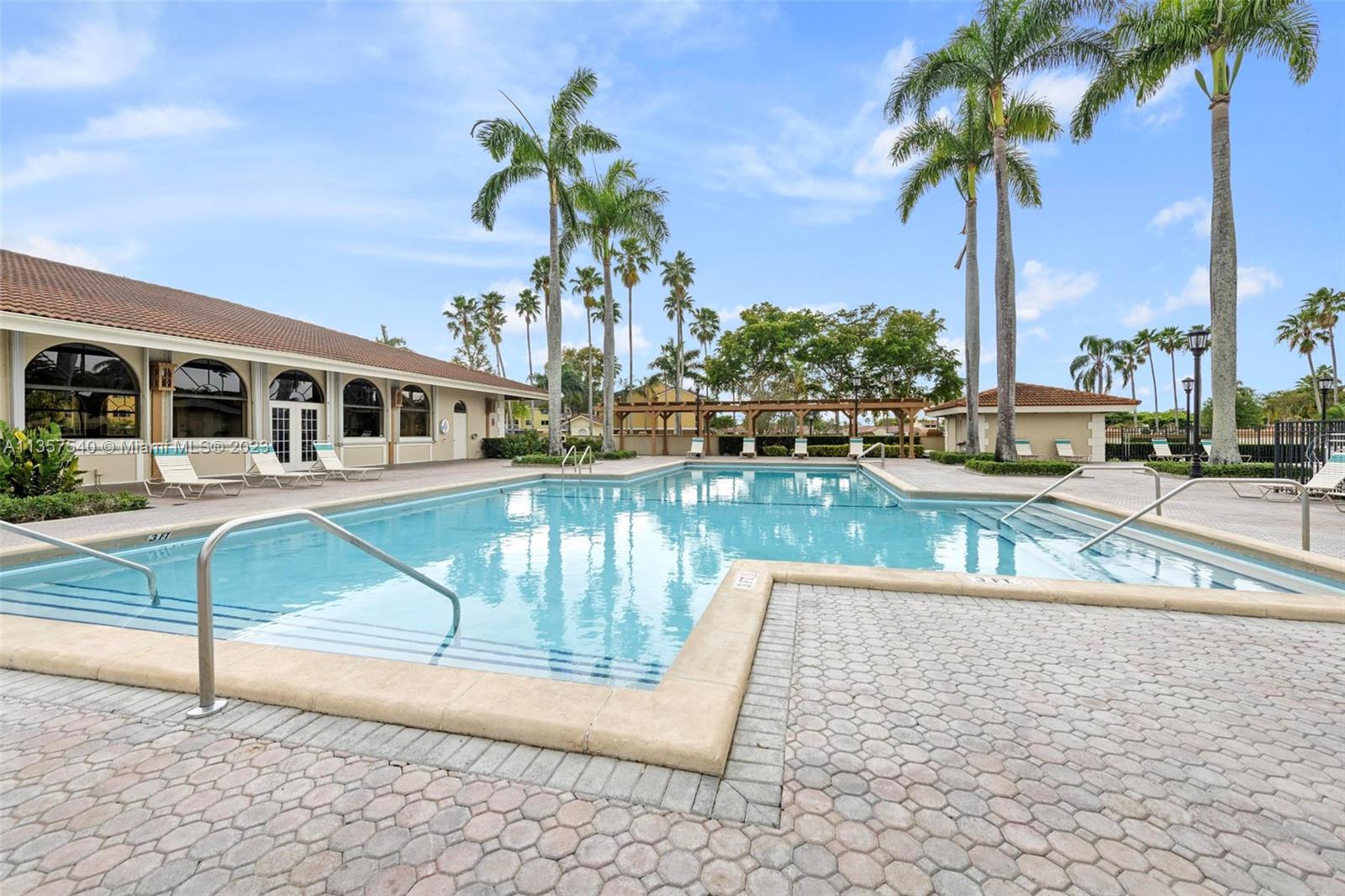 MOORS POINTE CONDO - Residential