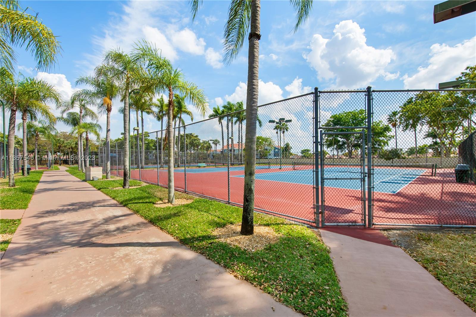 MOORS POINTE CONDO - Residential