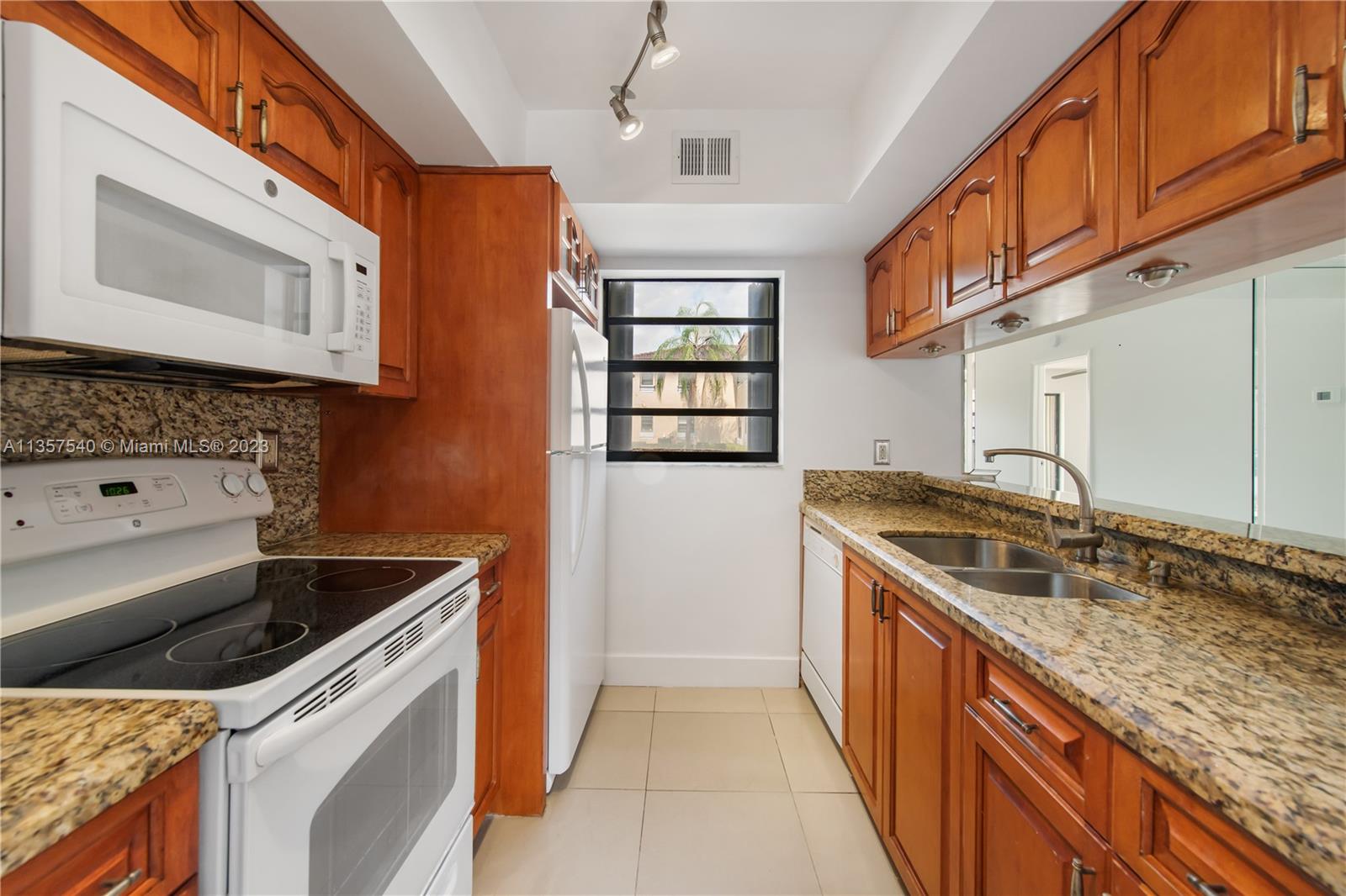 MOORS POINTE CONDO - Residential