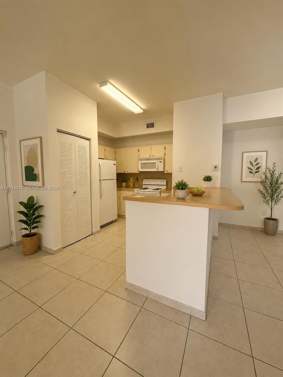 7280 NW 114th Ave 201-8