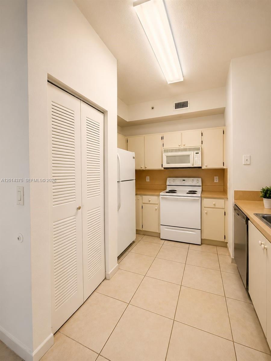 7280 NW 114th Ave 201-8