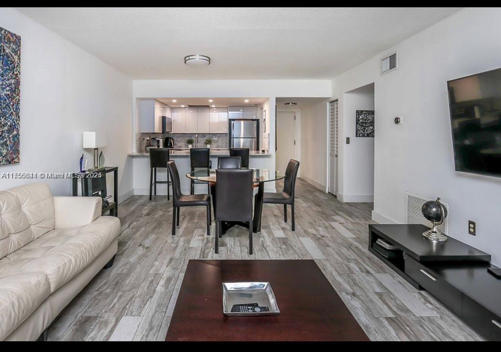 10425 N Kendall Dr C210, Miami, Broward County, Florida - 2 Bedrooms  
1 Bathrooms - 