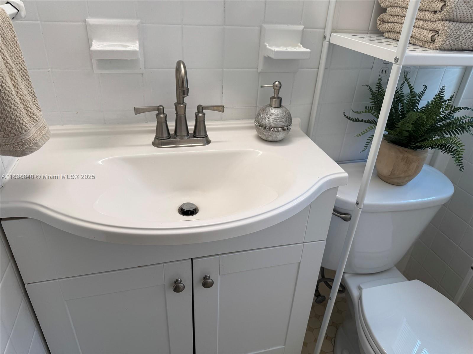 HOLLYWOOD BEACH SECOND AD - Residential Lease