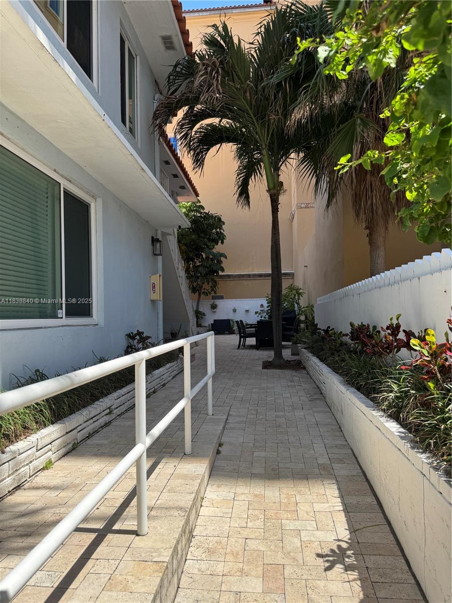 HOLLYWOOD BEACH SECOND AD - Residential Lease