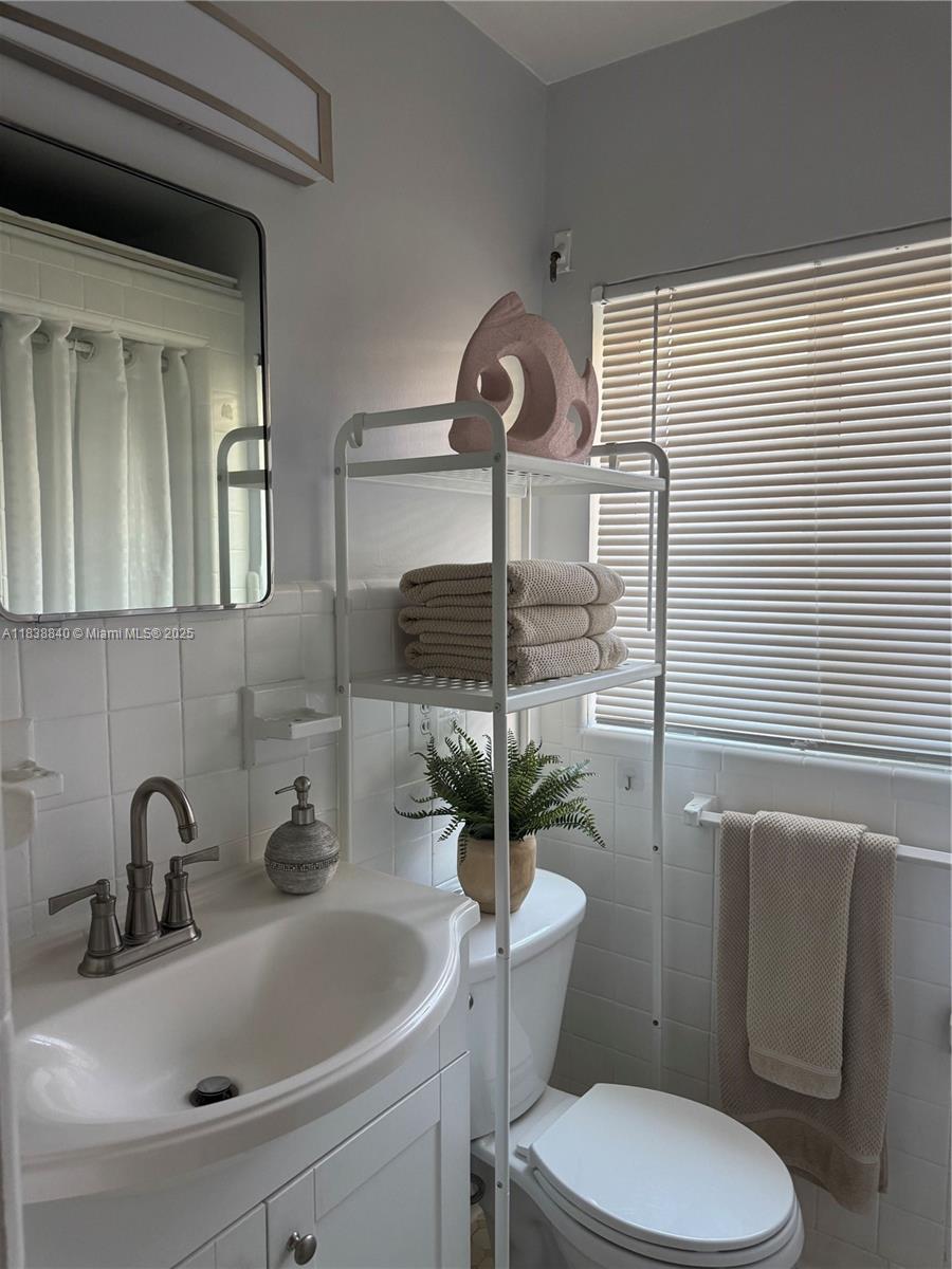 HOLLYWOOD BEACH SECOND AD - Residential Lease