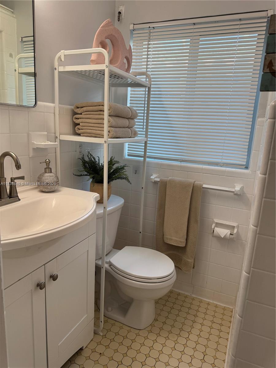 HOLLYWOOD BEACH SECOND AD - Residential Lease