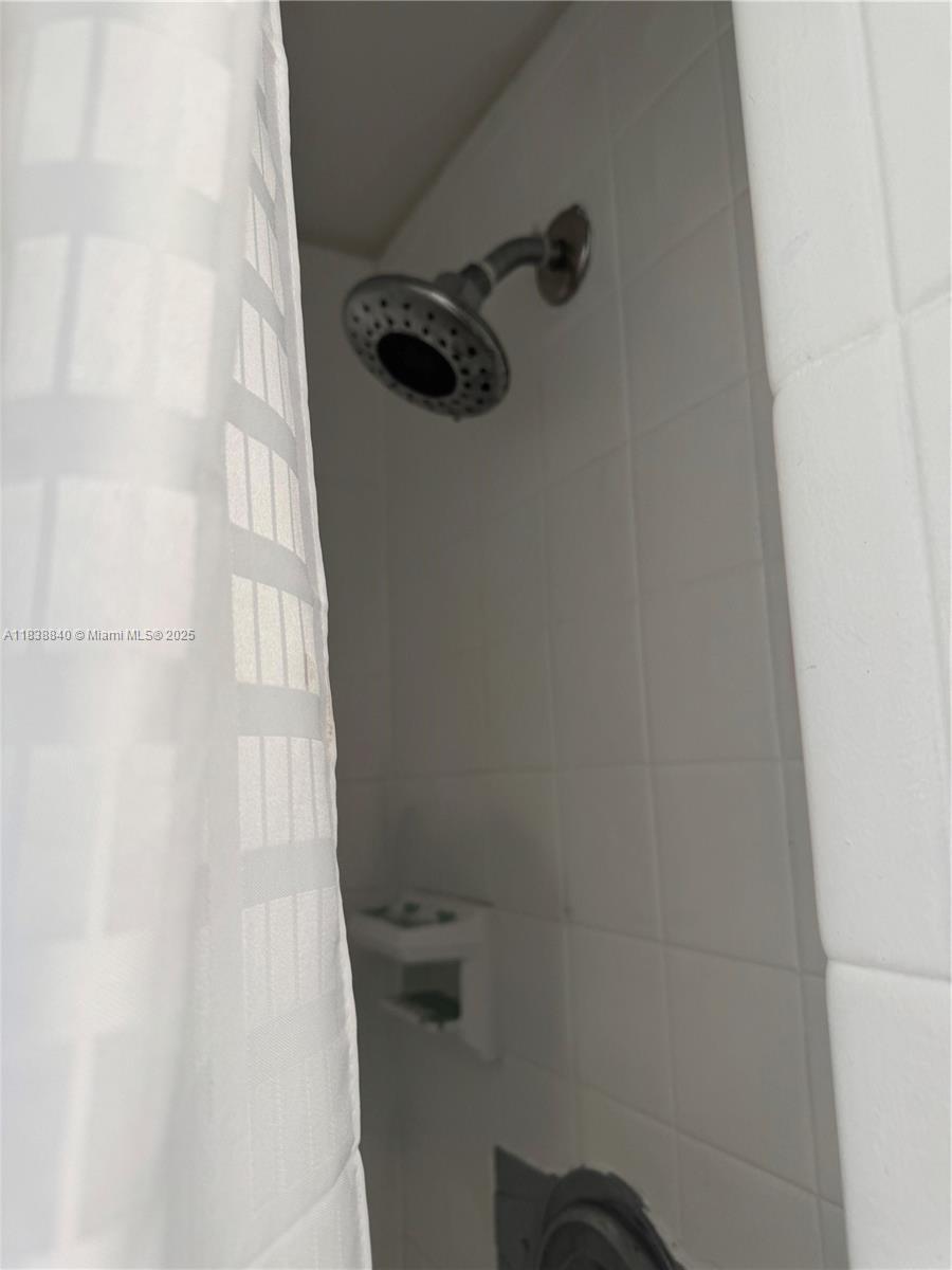 HOLLYWOOD BEACH SECOND AD - Residential Lease